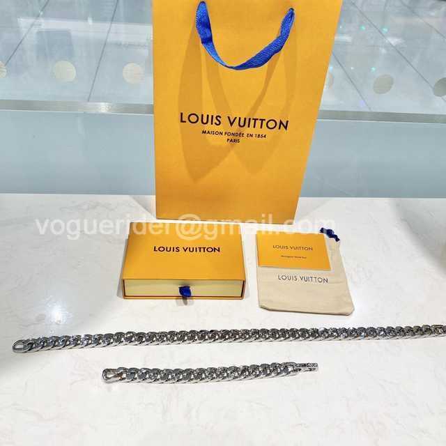 CB10140 LV Necklace CB10140 LV Necklace