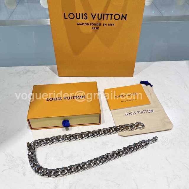 CB10140 LV Necklace CB10140 LV Necklace