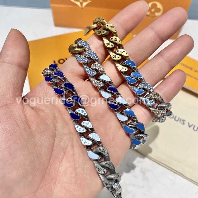 CB10156 LV Necklace CB10156 LV Necklace
