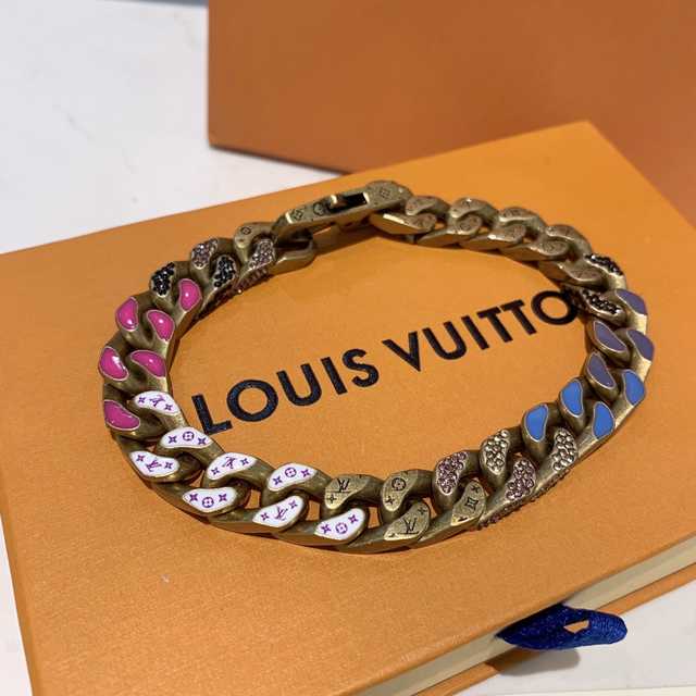 CB10157 LV Bracelet