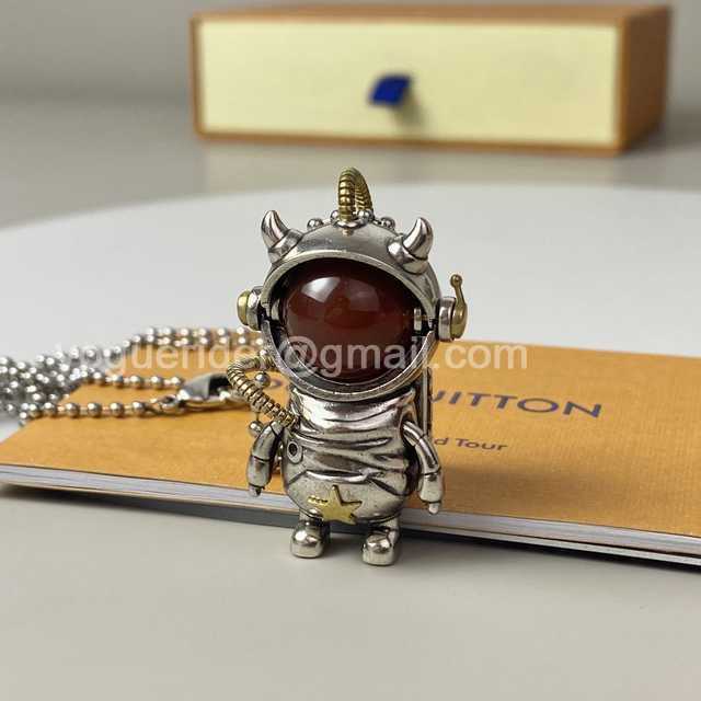 Louis Vuitton Spaceman Necklace jwl6922 Louis Vuitton Spaceman Necklace jwl6922