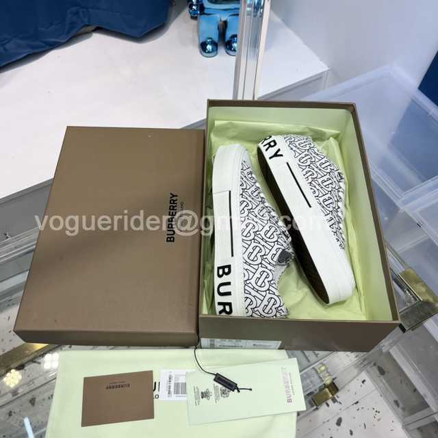 Burberry Men slides Burberry Men slides