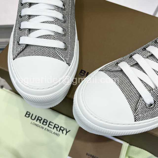 Burberry Men slides Burberry Men slides