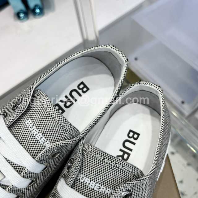 Burberry Men slides Burberry Men slides