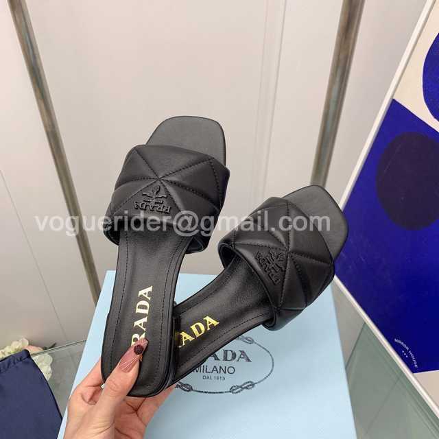 Prada 2022ss sheep