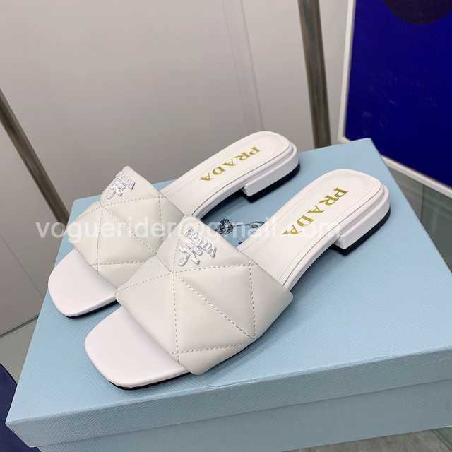 Prada 2022ss sheep