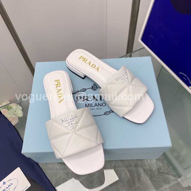 Prada 2022ss sheep