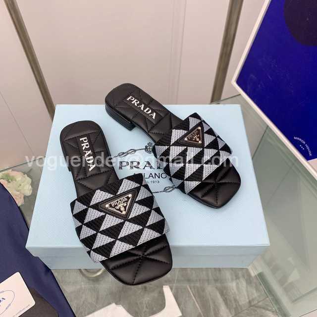 Prada 2022ss sheep