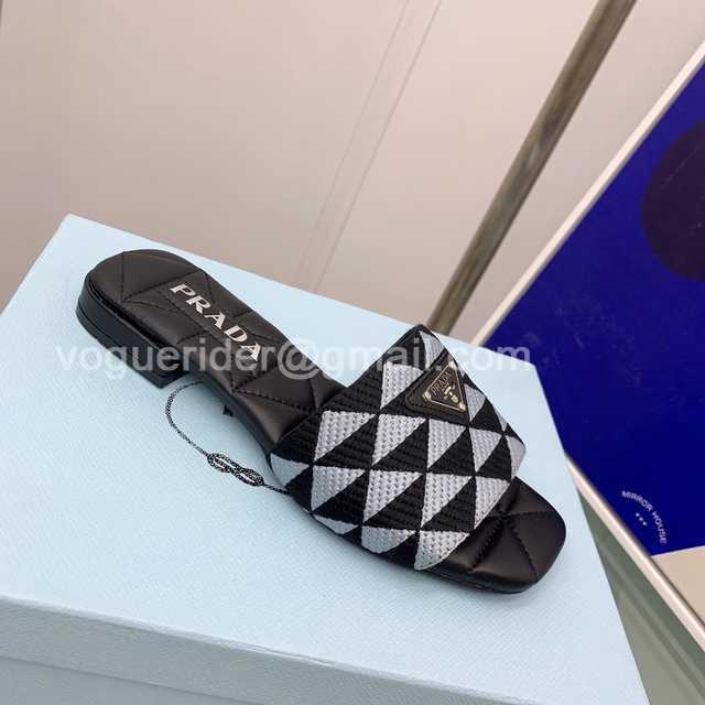 Prada 2022ss sheep