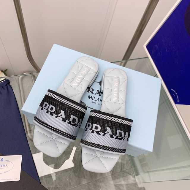 Prada 2022ss sheep