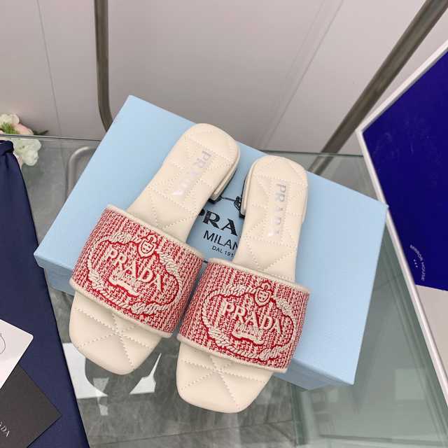 Prada 2022ss sheep