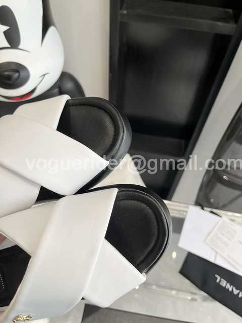 Chanel 2022 crossing