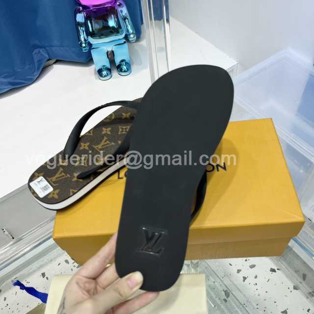 Louis Vuitton flip-flops Louis Vuitton flip-flops