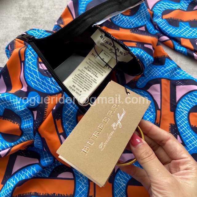 WE10015 Burberry WE10015 Burberry