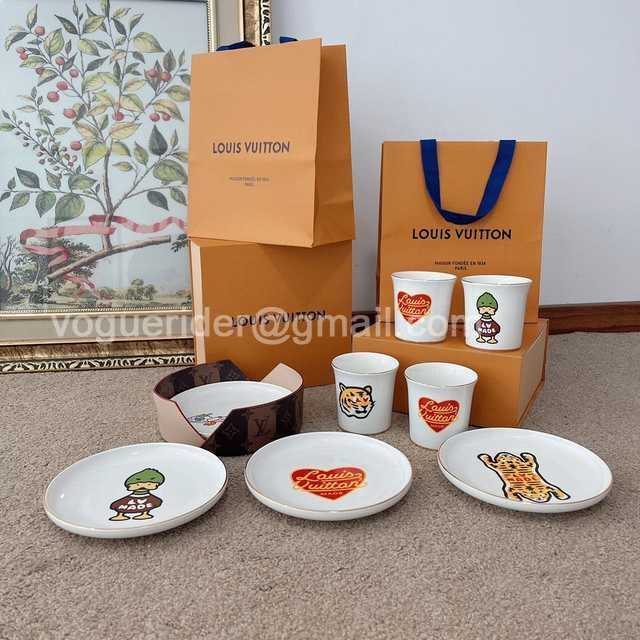DE10002 LV x Nigo dishes DE10002 LV x Nigo dishes