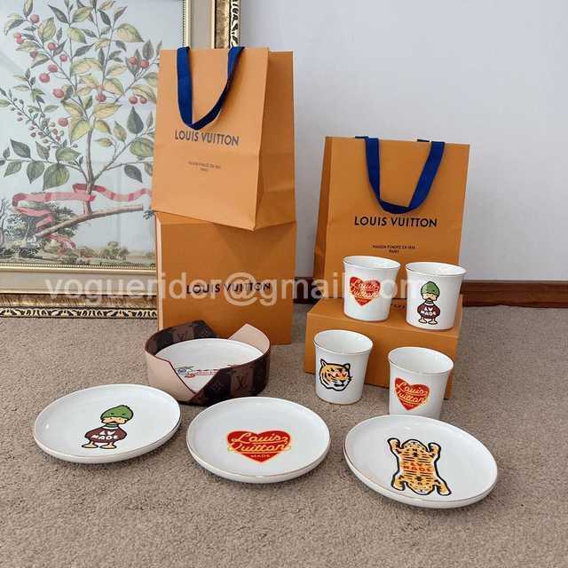 DE10002 LV x Nigo dishes DE10002 LV x Nigo dishes