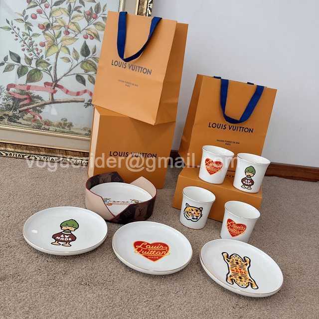 DE10002 LV x Nigo dishes DE10002 LV x Nigo dishes