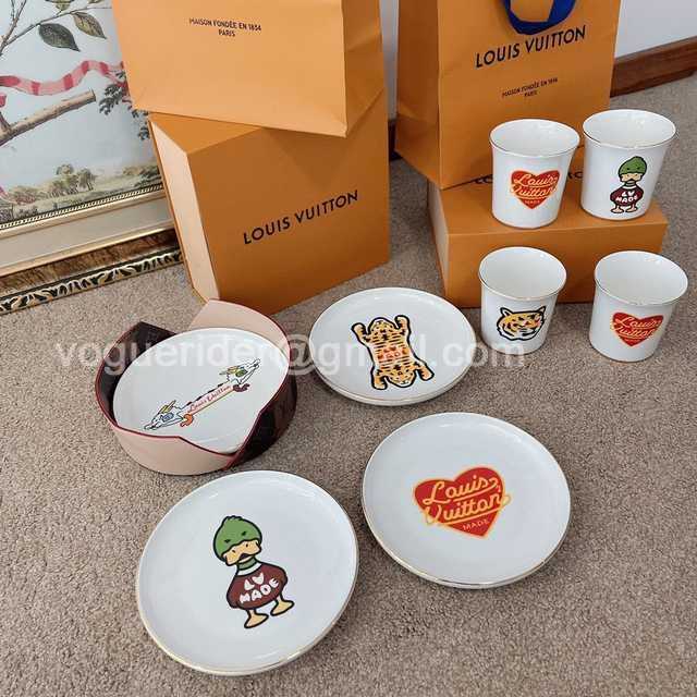 DE10002 LV x Nigo dishes DE10002 LV x Nigo dishes