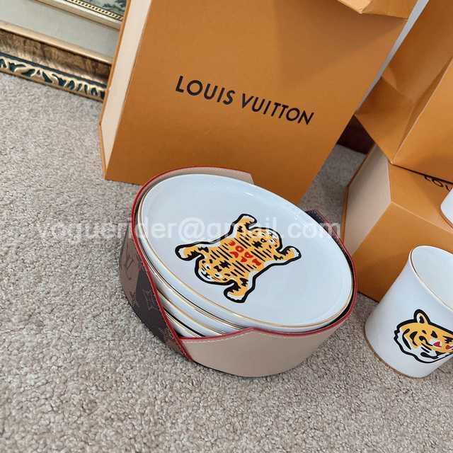 DE10002 LV x Nigo dishes DE10002 LV x Nigo dishes