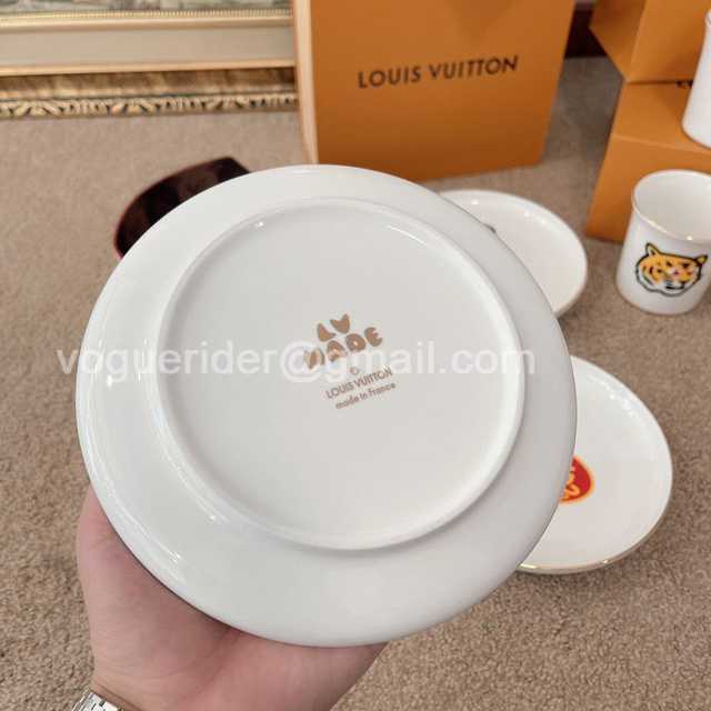 DE10002 LV x Nigo dishes DE10002 LV x Nigo dishes