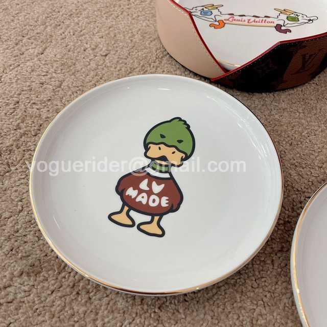 DE10002 LV x Nigo dishes DE10002 LV x Nigo dishes