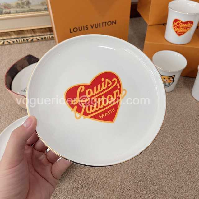 DE10002 LV x Nigo dishes DE10002 LV x Nigo dishes
