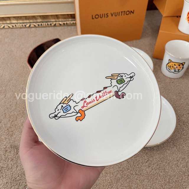 DE10002 LV x Nigo dishes DE10002 LV x Nigo dishes