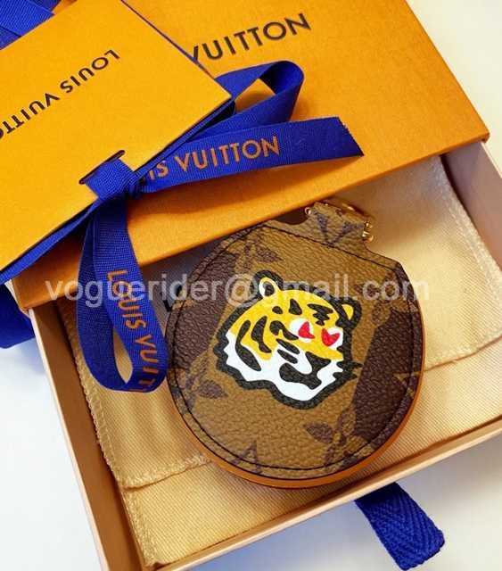 DE10007 LV Earphone Bag DE10007 LV Earphone Bag