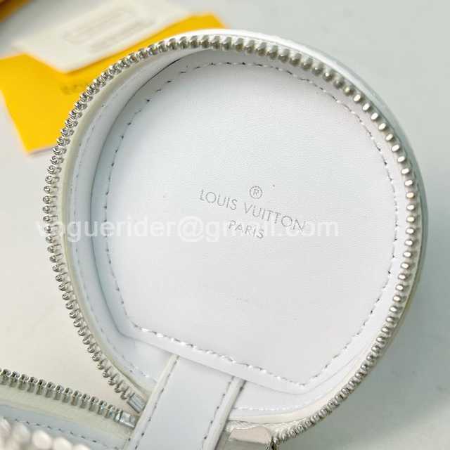DE10007 LV Earphone Bag DE10007 LV Earphone Bag