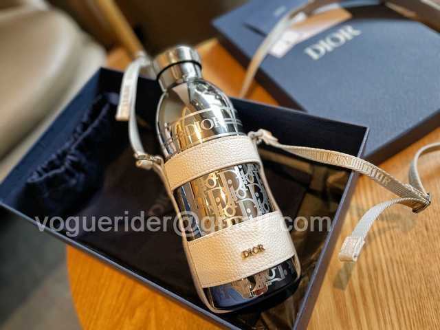 DE10008 Dior Vacuum Bottle