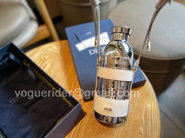 DE10008 Dior Vacuum Bottle