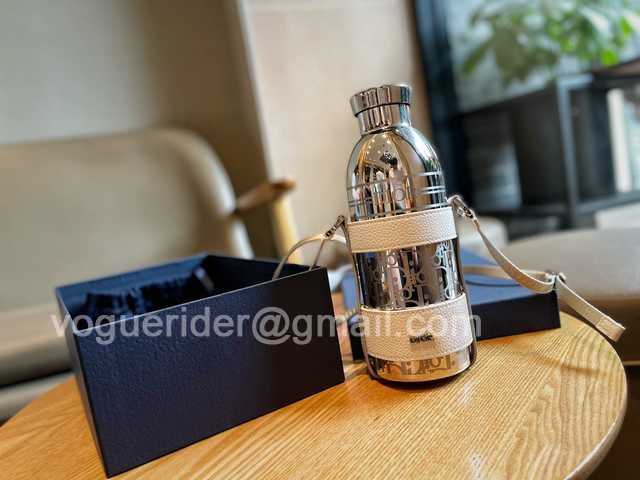 DE10008 Dior Vacuum Bottle