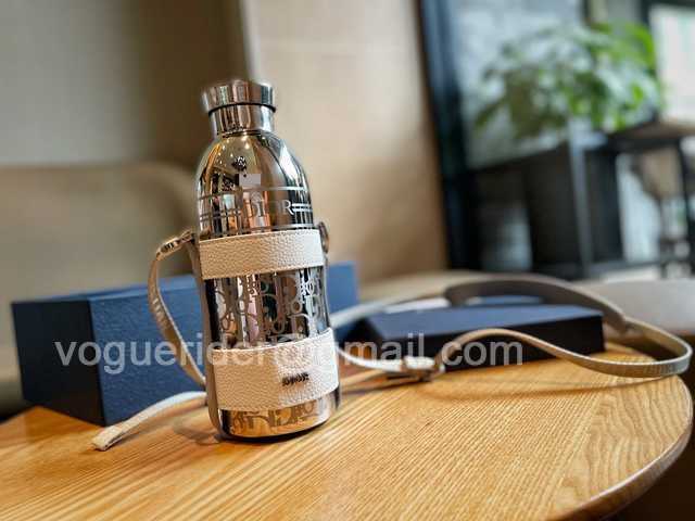 DE10008 Dior Vacuum Bottle