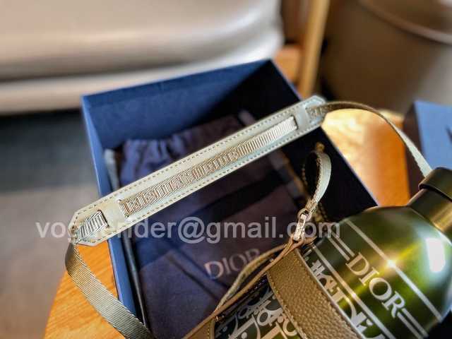 DE10008 Dior Vacuum Bottle