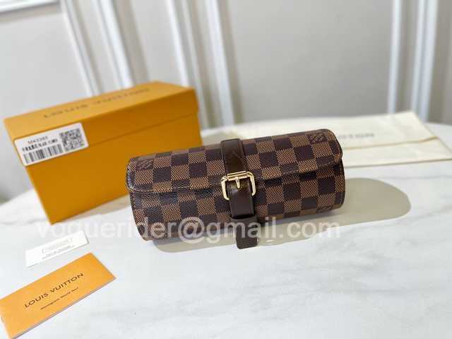 DE10009 LV Watch Case DE10009 LV Watch Case