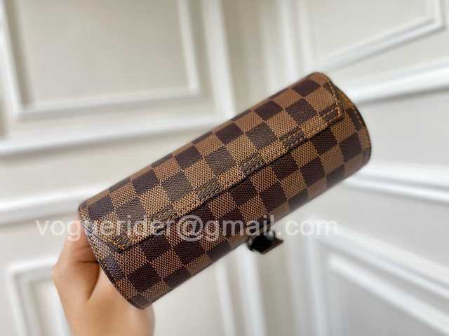 DE10009 LV Watch Case DE10009 LV Watch Case