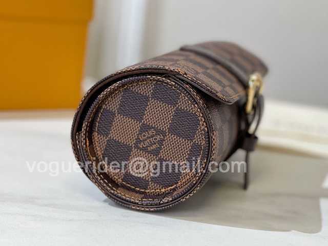 DE10009 LV Watch Case DE10009 LV Watch Case