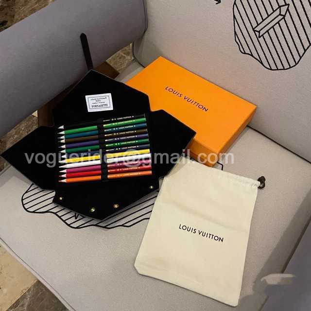 DE10011 LV color pencils suit DE10011 LV color pencils suit