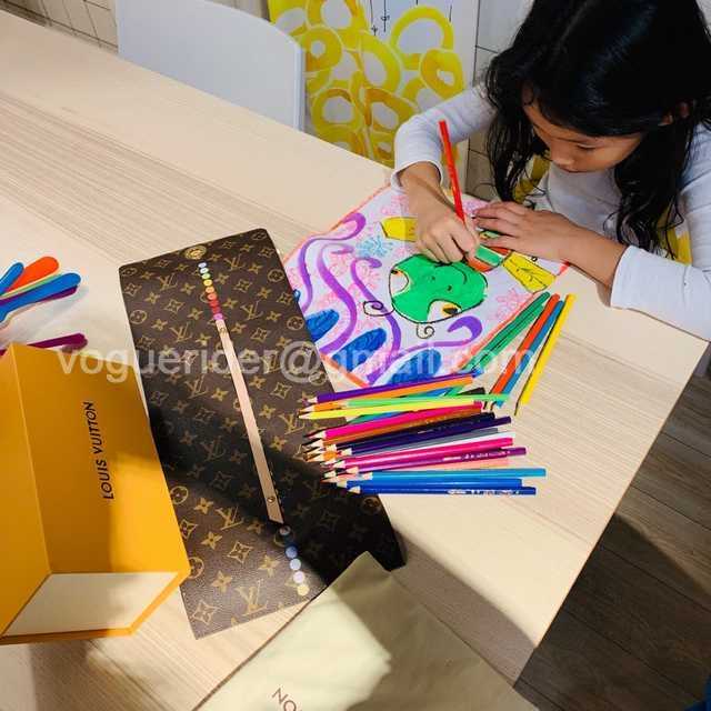 DE10012 LV color pencils suit DE10012 LV color pencils suit