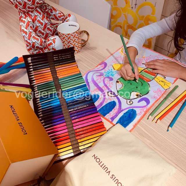 DE10012 LV color pencils suit DE10012 LV color pencils suit