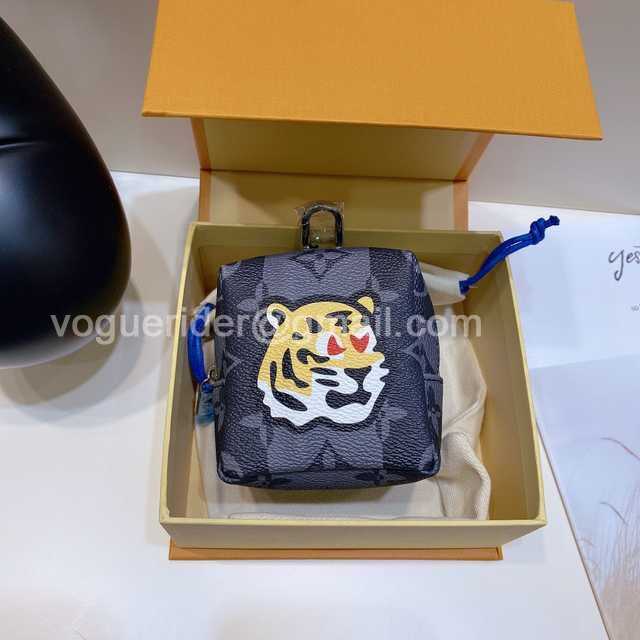 DE10018 LV Hangings/Wallet DE10018 LV Hangings/Wallet