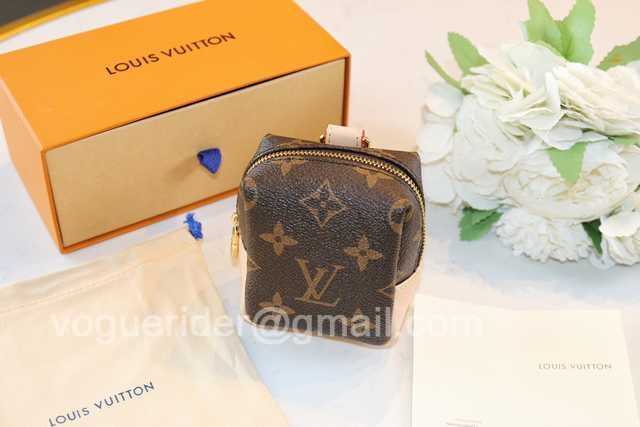 DE10018 LV Hangings/Wallet DE10018 LV Hangings/Wallet