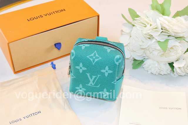DE10018 LV Hangings/Wallet DE10018 LV Hangings/Wallet