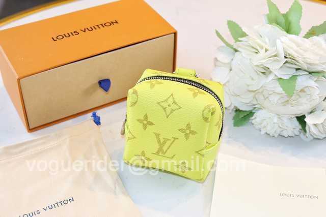 DE10018 LV Hangings/Wallet DE10018 LV Hangings/Wallet