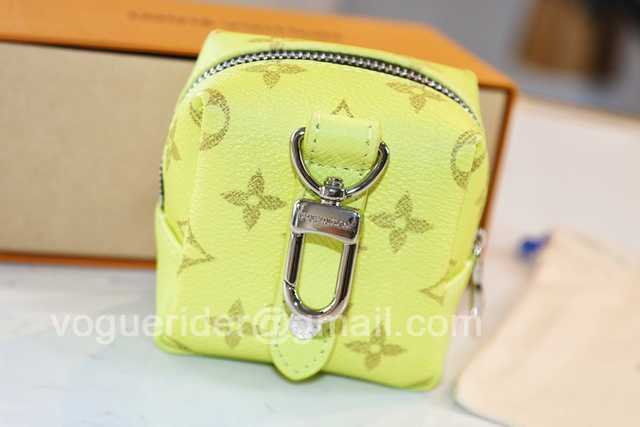 DE10018 LV Hangings/Wallet DE10018 LV Hangings/Wallet