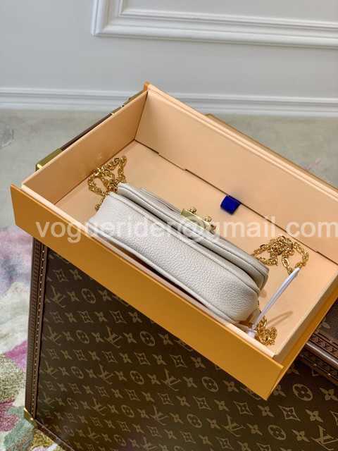 DE10023 LV Chain Bag DE10023 LV Chain Bag