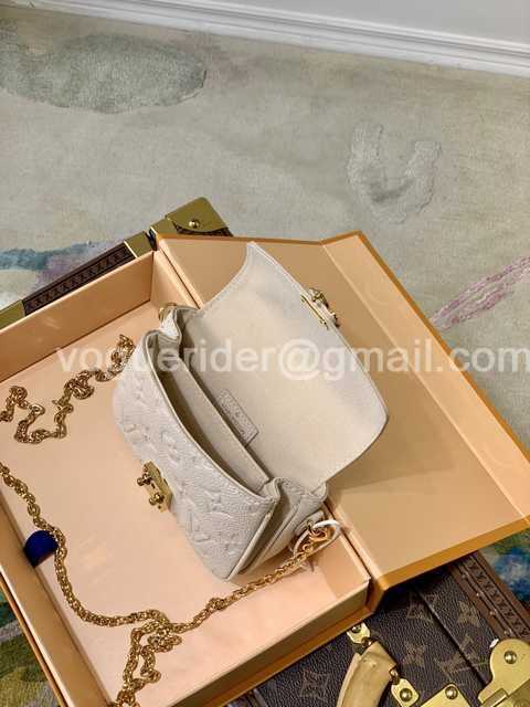DE10023 LV Chain Bag DE10023 LV Chain Bag